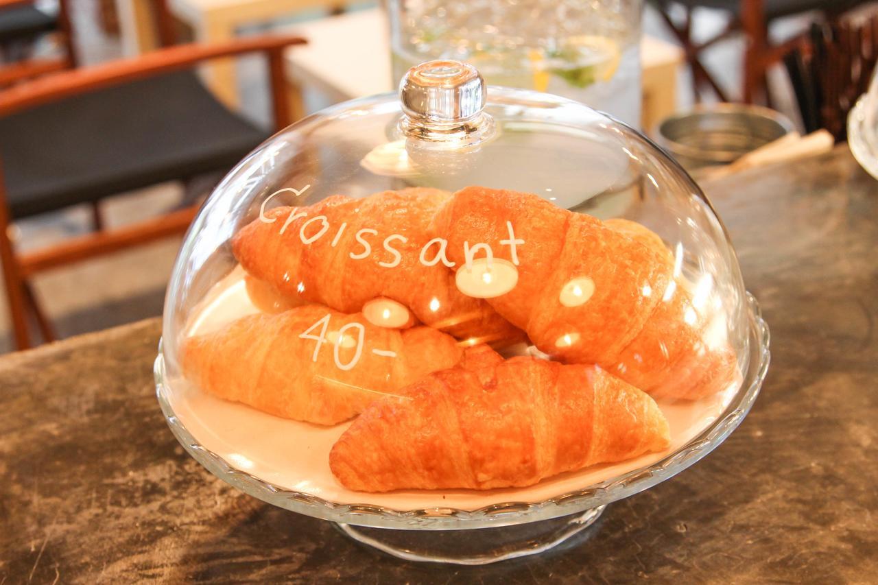 Thonglor Travellers Hostel And Cafe Бангкок Экстерьер фото