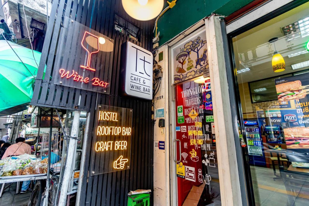 Thonglor Travellers Hostel And Cafe Бангкок Экстерьер фото