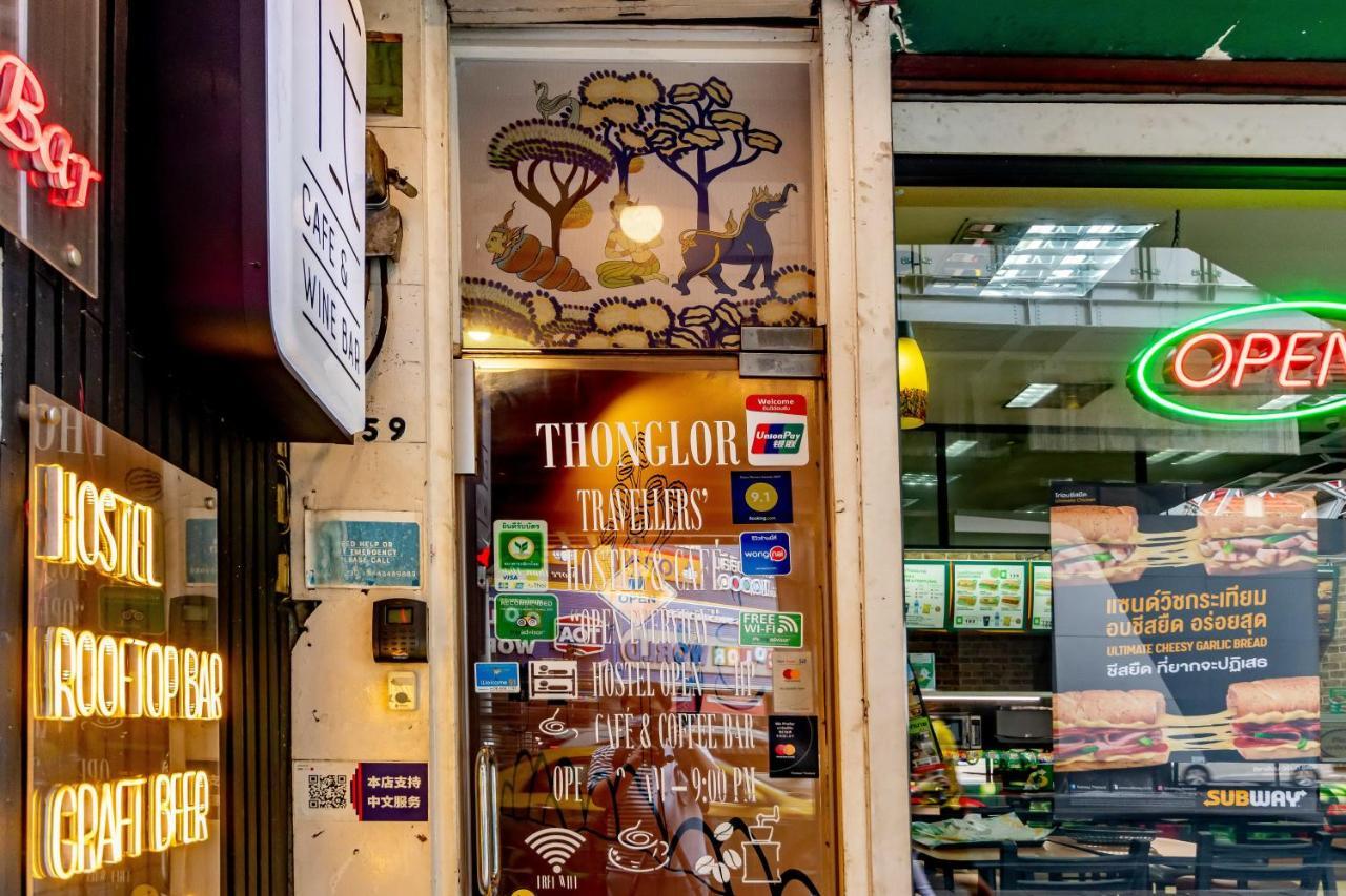 Thonglor Travellers Hostel And Cafe Бангкок Экстерьер фото